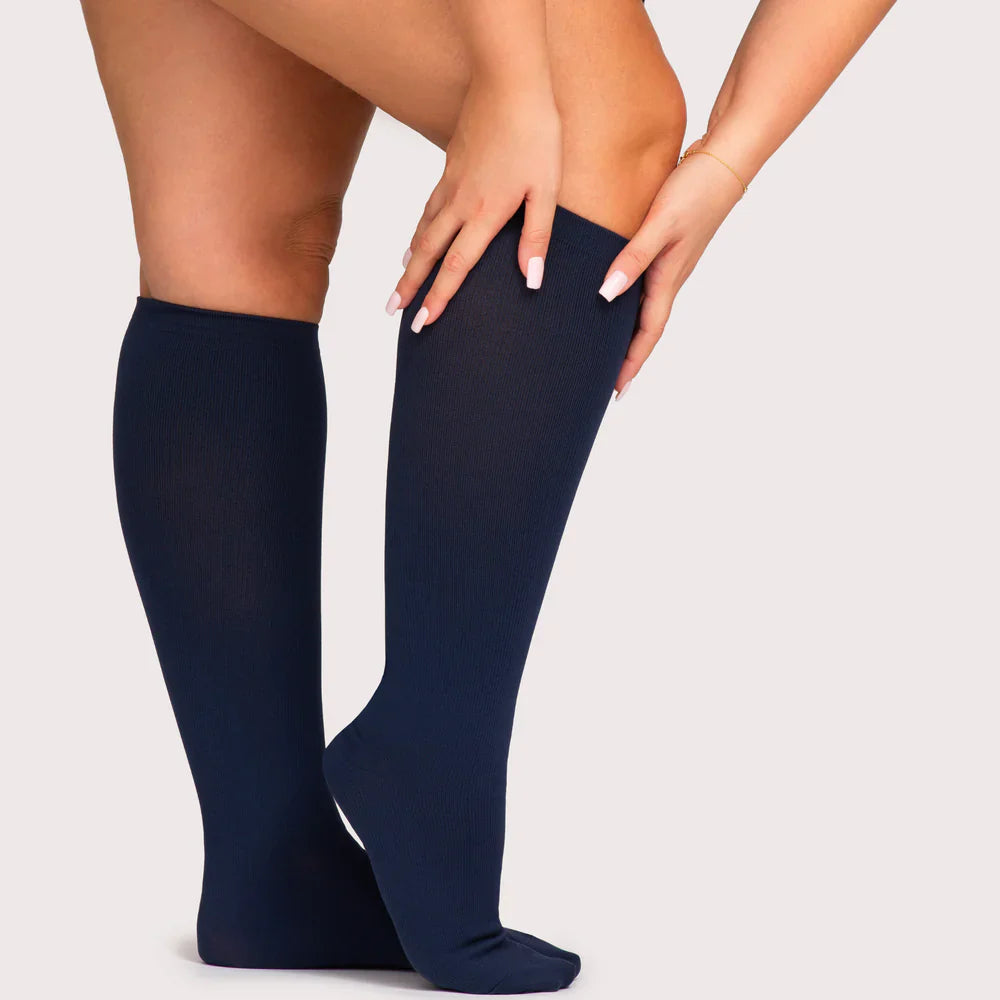 Calze a compressione alta per il sollievo dal dolore